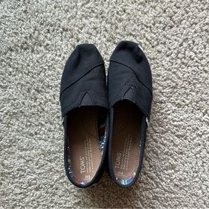[SOLD] Toms Women’s Classic Canvas Shoe in Black